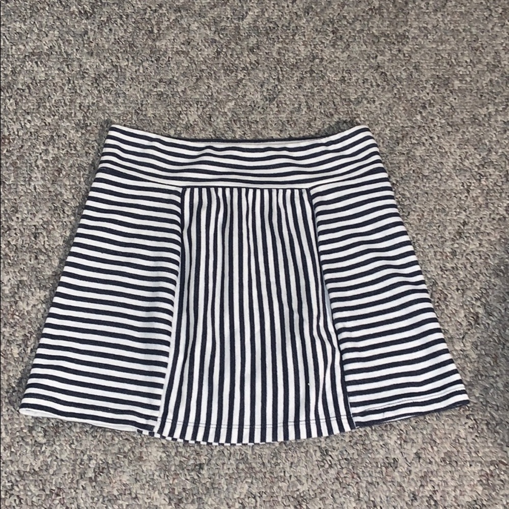 👙Old Navy Kids Large (10-12) Navy Blue Striped Skirt
